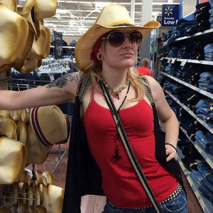 Meet your Posher, Kayla